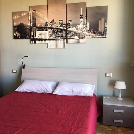 Pellico Stylish Apartments Cuneo Pokój zdjęcie